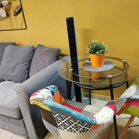 Elegant & Trendy In A Peaceful Area Apartament