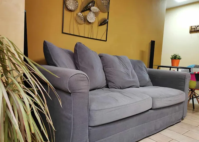 Elegant & Trendy In A Peaceful Area