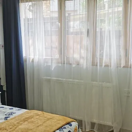 Lejlighed Elegant & Trendy In A Peaceful Area Limassol