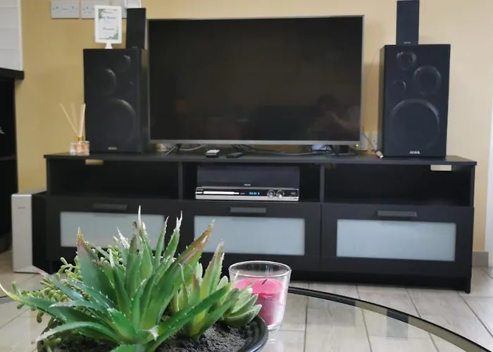 Elegant & Trendy In A Peaceful Area *