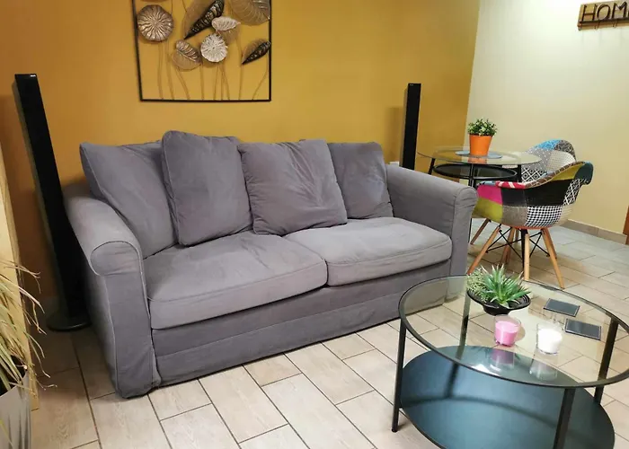 Elegant & Trendy In A Peaceful Area *