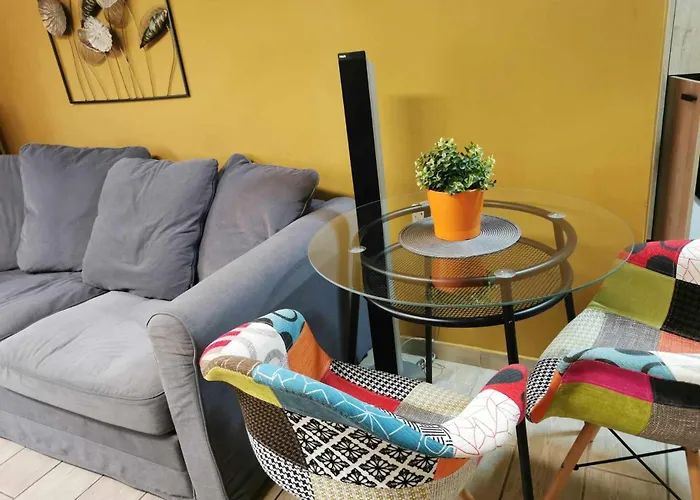 Elegant & Trendy In A Peaceful Area Lägenhet