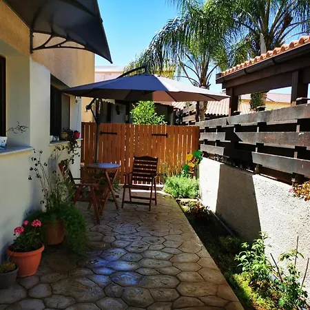 Elegant & Trendy In A Peaceful Area Apartment