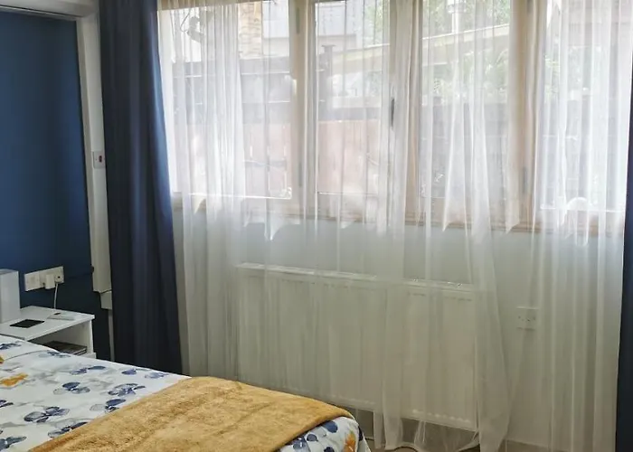 Апартаменты Elegant & Trendy In A Peaceful Area Лимасол